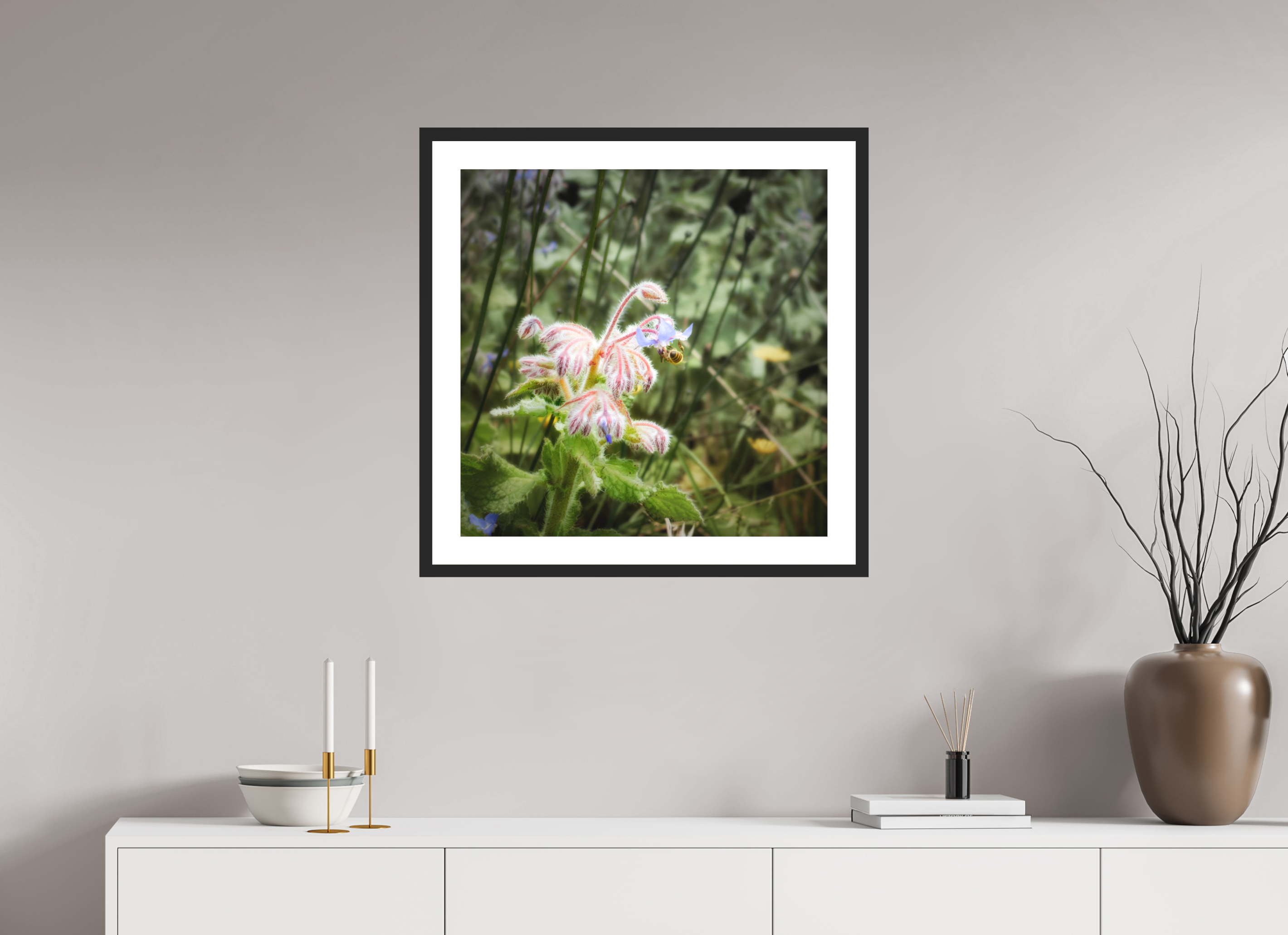 25 x 25″, Passe-Partout Black Frame Maui Honeybee Hard at Work